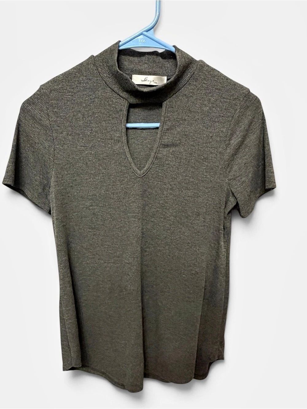 Gaze Gray Short Sleeve Keyhole Top